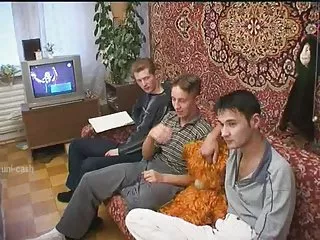 رابطه مادر و پسر جوان, روسی, 1 قسمت 4 قسمت انجمن با مشاهیر