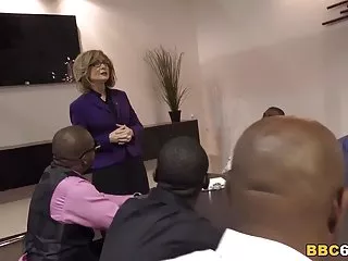 روسیه, سازمان دیده بان آنلاین, نینا هارتلی مسابقه, سگ, گوزیدن, شبکه