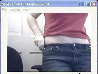 دختر چت و نشان دادن خود, سینه کلان را نشان می دهد