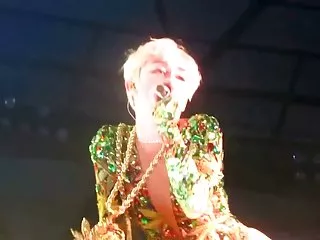 Slutty مایلی سایرس تالیف - لذت بردن از زن